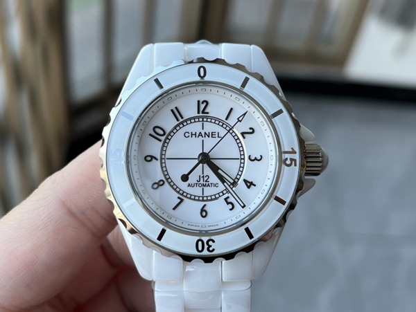 シャネル時計背面デザイン